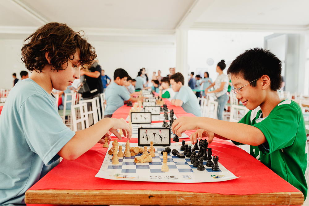 Competição de xadrez e damas entre alunos da Reme movimenta Clube