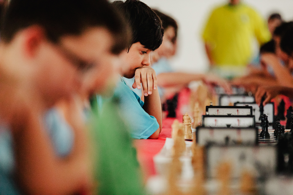 Competição de xadrez e damas entre alunos da Reme movimenta Clube