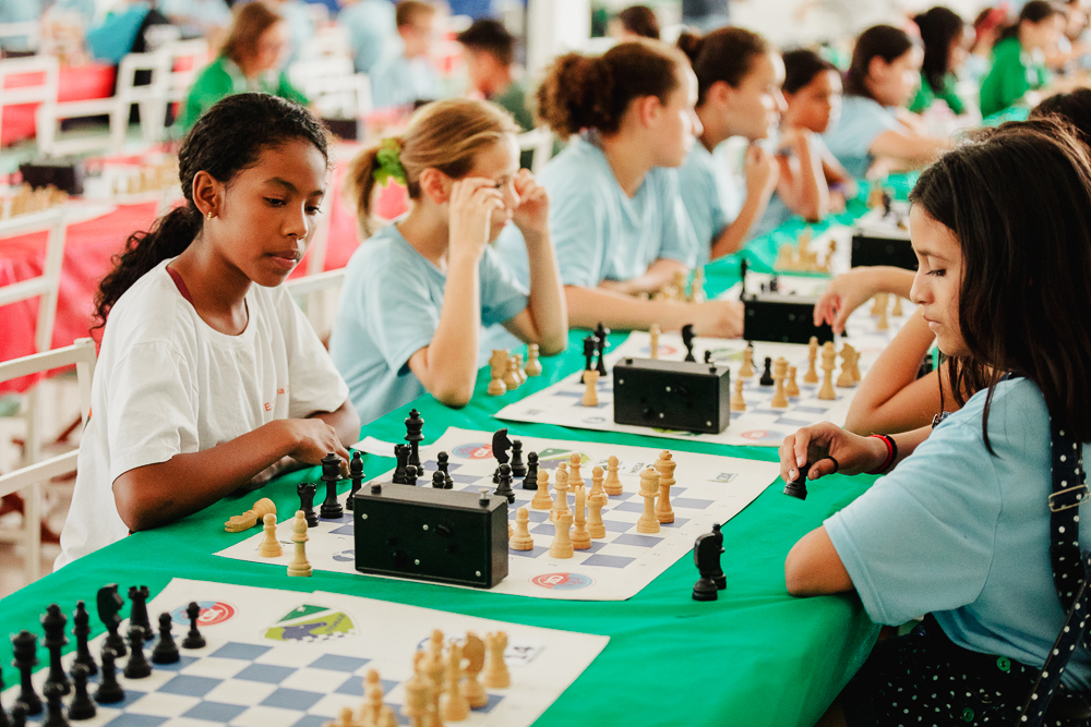 Competição de xadrez e damas entre alunos da Reme movimenta Clube